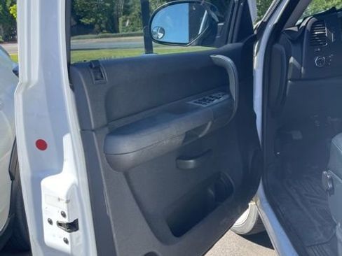 Used 2007 Chevrolet Silverado 1500 LT w/ 1LT Convenience Package AWD/4WD image 9