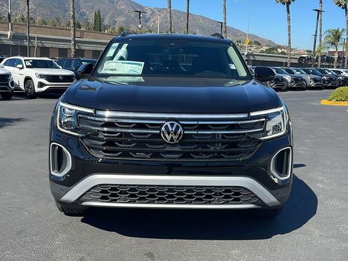 New 2025 Volkswagen Atlas Peak Edition SE image 3