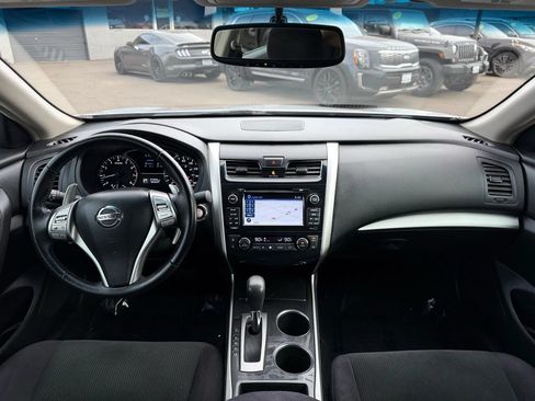 Used 2013 Nissan Altima 3.5 SV w/ Navigation Pkg FWD image 25