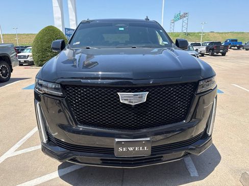 Used 2022 Cadillac Escalade Sport RWD image 2