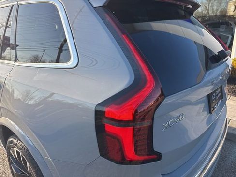 Used 2025 Volvo XC90 B6 Plus image 11