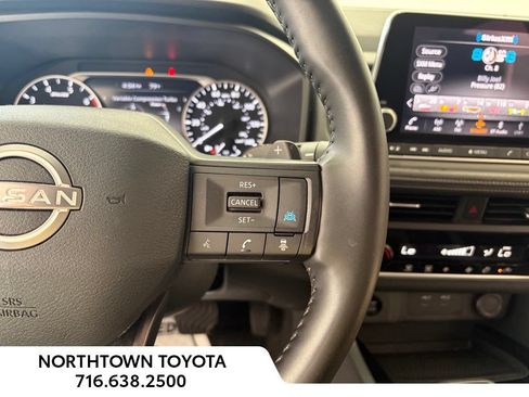 Used 2025 Nissan Rogue SV FWD image 30