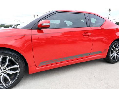 Used 2016 Scion tC FWD image 32