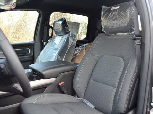 New 2026 RAM 1500 4x4 Crew Cab image 15