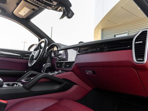 Certified 2022 Porsche Cayenne image 48
