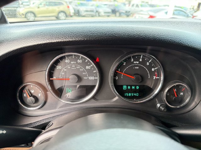 Used 2014 Jeep Wrangler Unlimited Rubicon w/ Connectivity Group AWD/4WD image 11