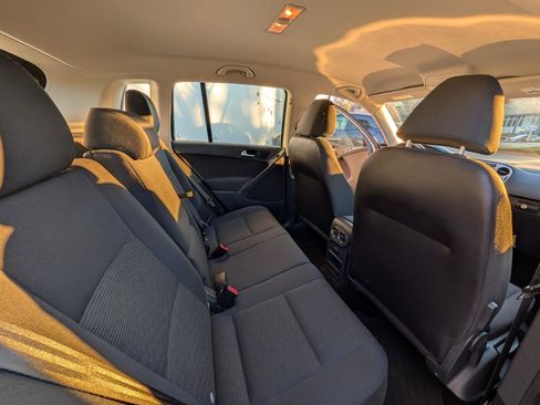 Used 2013 Volkswagen Tiguan S image 10