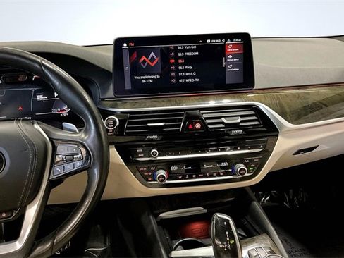 Used 2021 BMW 530i xDrive w/ Premium Package image 6