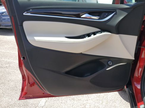 Used 2023 Buick Enclave Essence image 13