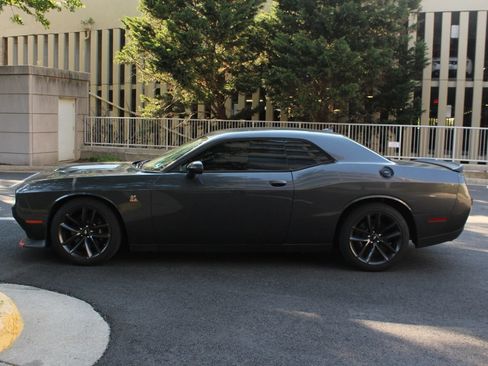 Used 2019 Dodge Challenger R/T Scat Pack RWD image 12