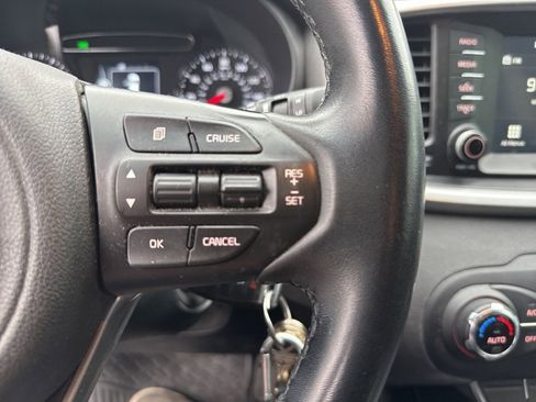 Used 2017 Kia Sorento LX w/ LX Convenience Package image 18