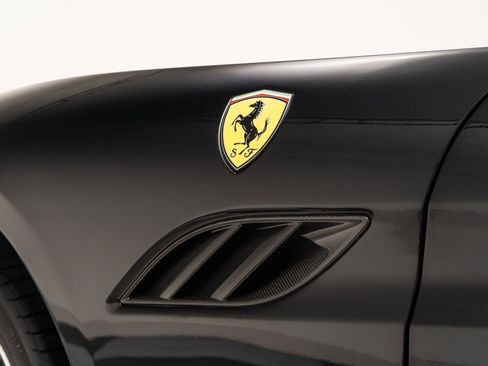 Used 2011 Ferrari California image 32
