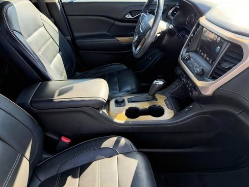 Used 2017 GMC Acadia Denali w/ Technology Package FWD image 14