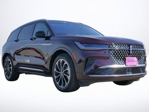 Used 2024 Lincoln Nautilus Reserve w/ Equipment Group 203A image 6