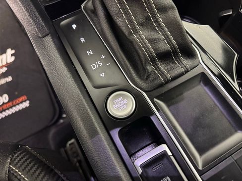 Used 2022 Volkswagen Atlas Cross Sport SE image 16