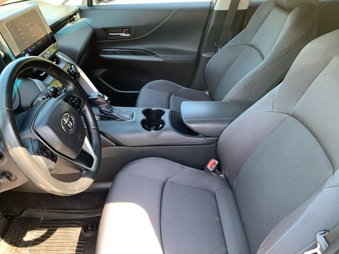 Used 2023 Toyota Venza LE AWD/4WD image 8
