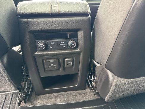 Used 2018 Chevrolet Traverse Premier w/ Driver Confidence II Package image 17