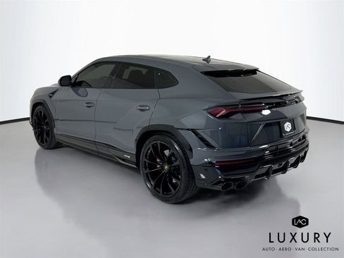Used 2023 Lamborghini Urus S image 8