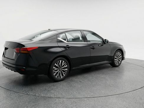 Used 2025 Nissan Altima 2.5 SV FWD image 9