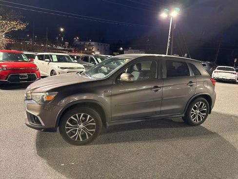 Used 2019 Mitsubishi Outlander Sport ES image 2