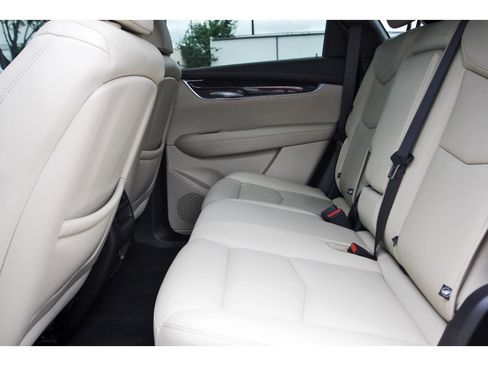 Used 2019 Cadillac XT5 FWD image 25