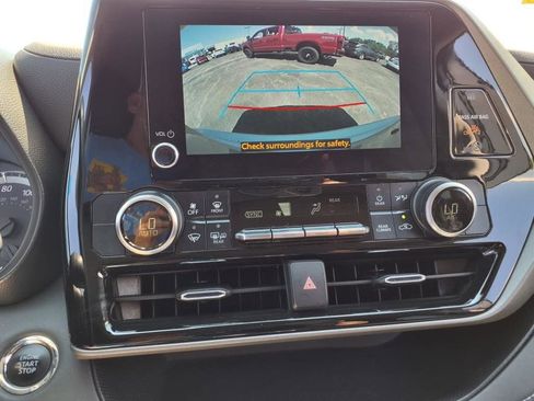 Used 2023 Toyota Highlander LE image 14