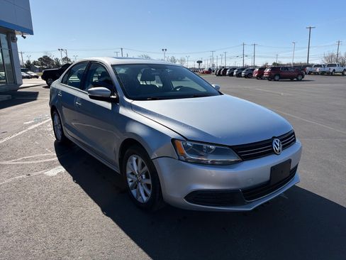 Used 2013 Volkswagen Jetta SE image 3