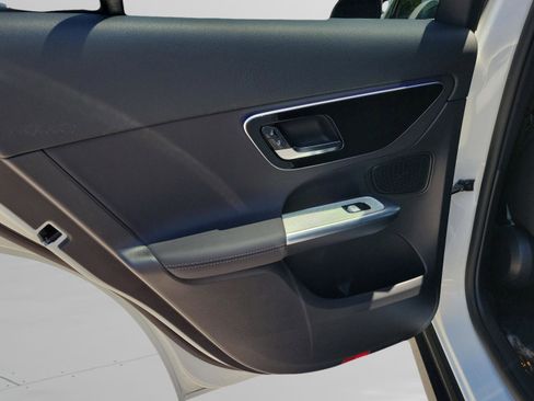 Certified 2025 Mercedes-Benz GLC 300 image 6