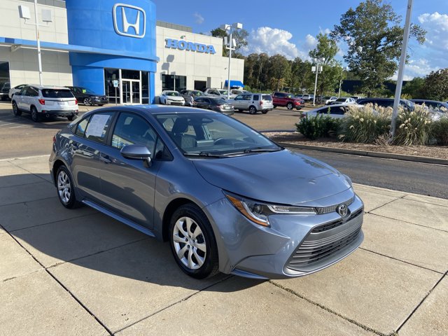 Used 2025 Toyota Corolla LE FWD image 2