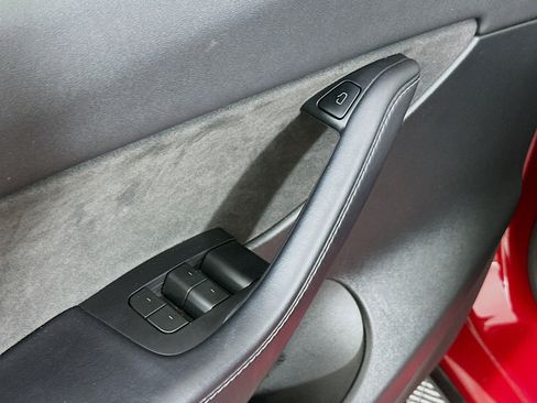 Used 2022 Tesla Model Y Long Range image 15