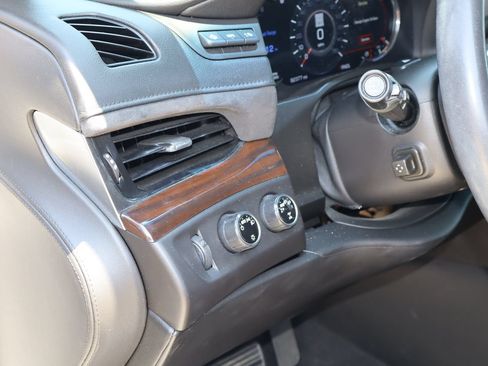 Used 2017 Cadillac Escalade Luxury AWD/4WD image 28