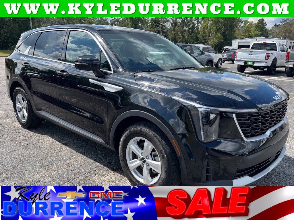 Used 2025 Kia Sorento LX FWD image 1