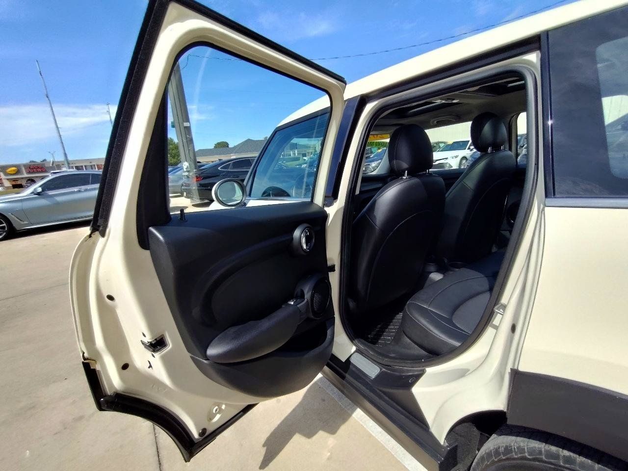 Used 2019 MINI Cooper 4-Door Hardtop FWD image 28