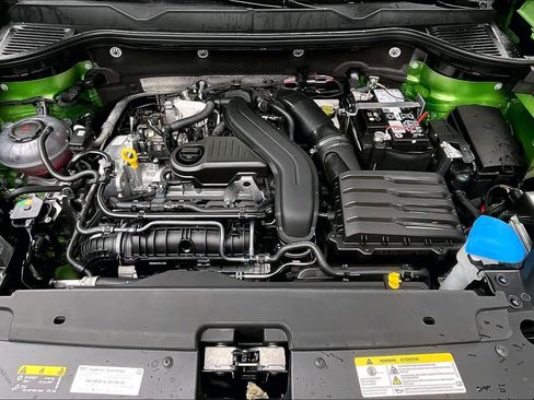 New 2026 Volkswagen Taos SE image 16