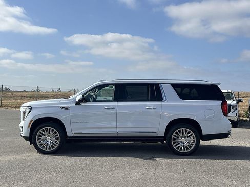 New 2026 GMC Yukon XL Denali w/ Denali Reserve Package RWD image 6