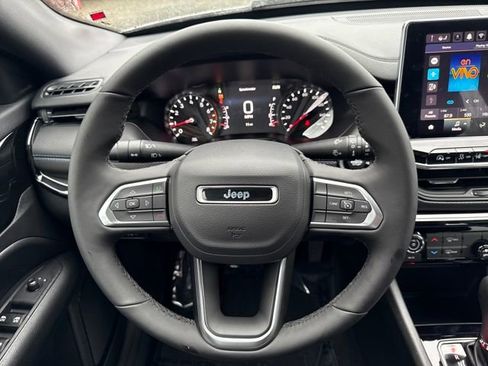 New 2026 Jeep Compass Latitude image 18