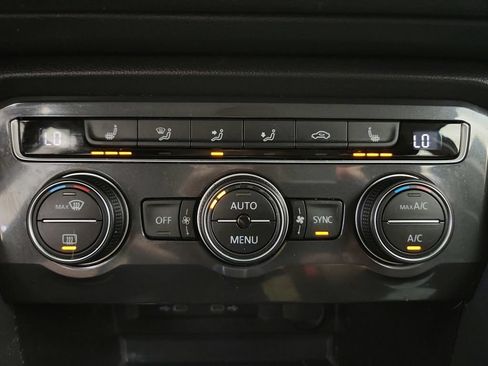 Used 2021 Volkswagen Tiguan SE FWD image 15