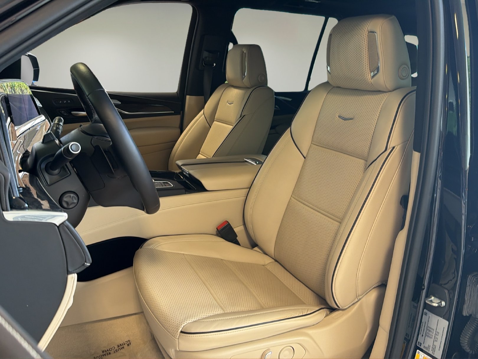 Certified 2022 Cadillac Escalade Premium Luxury RWD image 12