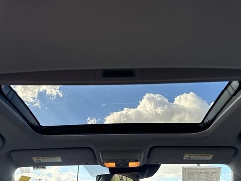Used 2018 Honda Accord Touring image 11