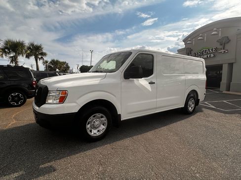 Used 2015 Nissan NV 2500 SV image 9