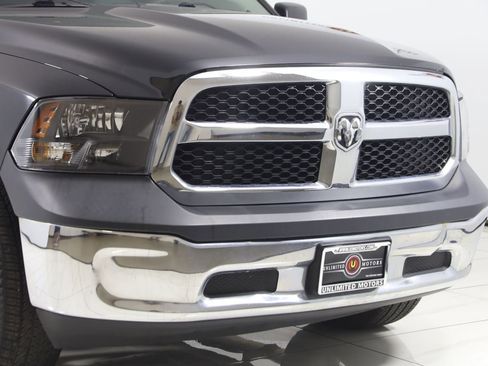 Used 2018 RAM 1500 Classic SLT image 32