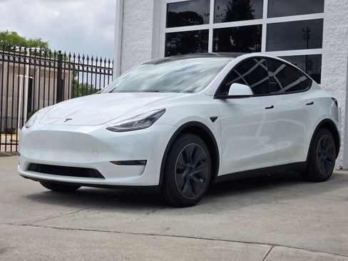 Used 2023 Tesla Model Y Long Range image 9