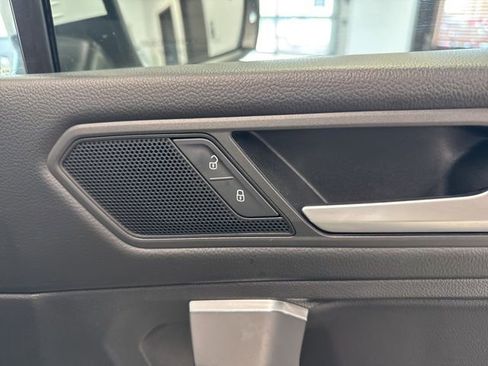 Used 2019 Volkswagen Tiguan SE w/ Panoramic Sunroof Package image 30