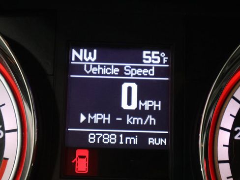 Used 2018 Dodge Grand Caravan SE w/ UConnect Hands-Free Group image 32