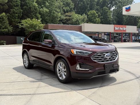 Used 2019 Ford Edge Titanium w/ Equipment Group 301A FWD image 3