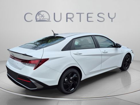 New 2026 Hyundai Elantra SEL Sport FWD image 5
