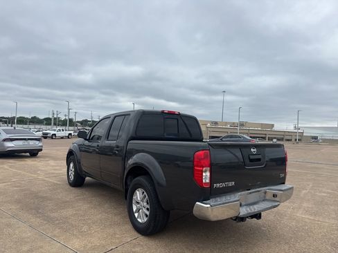 Used 2015 Nissan Frontier SV RWD image 13