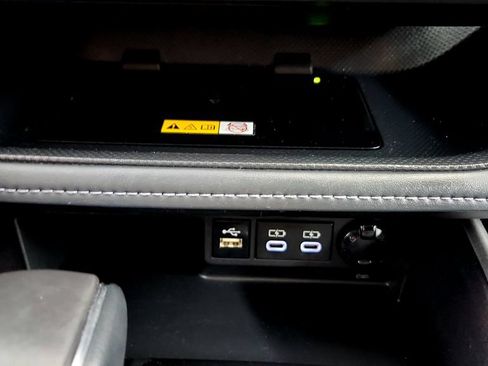 Used 2024 Toyota Highlander XLE AWD/4WD image 31