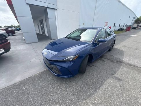 Used 2025 Toyota Camry XLE FWD image 7