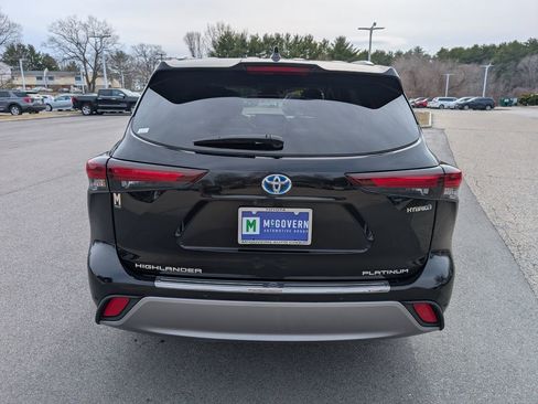 Used 2024 Toyota Highlander Platinum image 4